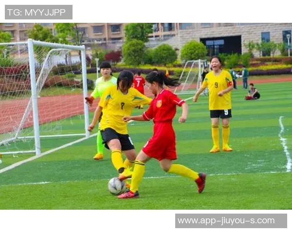 足球运动中的团队合作与个人成长心得分享与体会总结